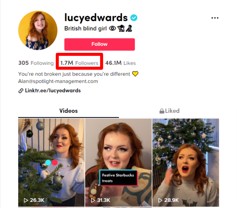 La influencer ciega Lucy Edwards sabe cómo conseguir más seguidores de TikTok